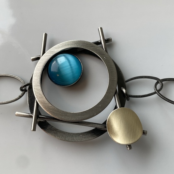 Vintage POLY made in Canada brushed silver metal blue accent bracelet - Picture 4 of 4